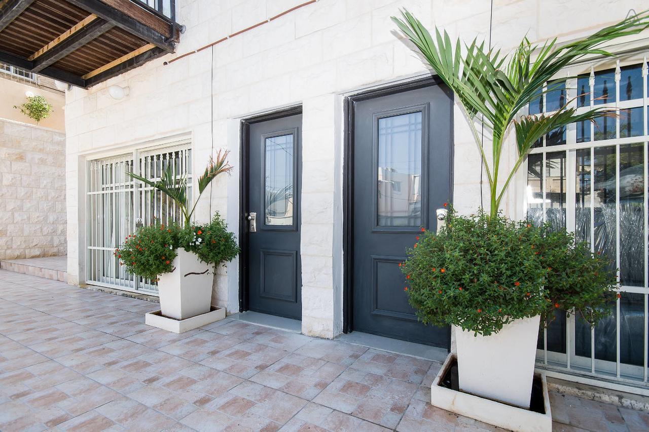 Casa De Aharon Apartments Хайфа Екстер'єр фото